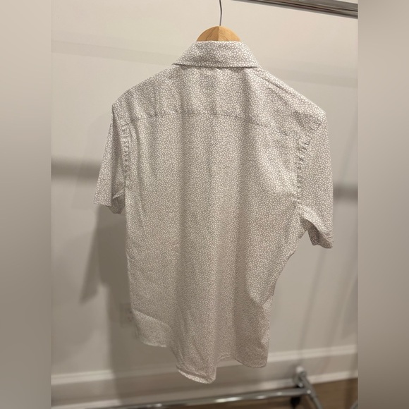 faherty Mens Movement White Patterned Short Sleeve Button Down - Picture 2 of 2